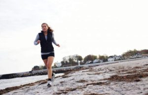 O fată de 19 ani care a sunat speriată la 112 spunând că este urmărită, prinsă şi abuzată de trei tineri pe malul Dunării