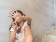 Fată de 16 ani bătută şi violată în plină stradă „la comanda“ unei copile de 13 ani. Cum a declanşat o fetiţă un caz de o violenţă extremă