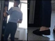 Poliţist cu gleznele goale, devenit vedetă pe internet: „Uniforma aia nu e pentru a-ţi bate joc de ea”