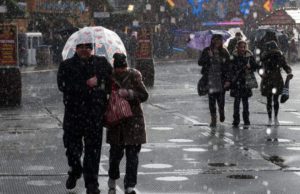 ANM a emis alertă de vreme severă. Ploi şi descărcări electrice în toată ţara