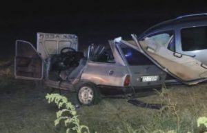 O tânără de 23 de ani și un șofer de 73 de ani au murit într-o mașină distrusă în Buzău, într-un accident