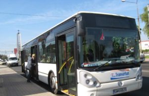 Bătrână de aproape 70 de ani reţinută, după ce a furat portofelul unui călător în autobuz, la Satu Mare