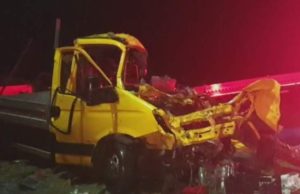 Trei persoane au murit strivite de un camion care a izbit o autoutilitară, în Vrancea, pe DN 2 E85