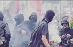 163 de persoane reţinute, după protestele violente de la Paris