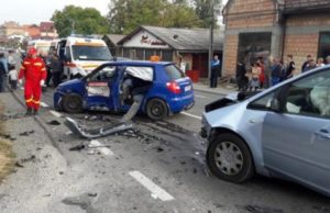 Accident grav provocat de un tanar care lua lectii de condus. Instructorul a fost grav ranit