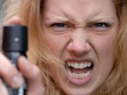 O învăţătoare din Satu Mare a dat cu spray paralizant în ochii unor copii de 6 ani, ca să-i liniştească