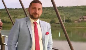 7D6929E2-C7C7-4AD4-9DB2-AC7C06B4128A