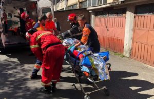 Doi fraţi care locuiau împreună şi nu au mai avut bani de întreţinere s-au aruncat de la etajul 5, în Baia Mare