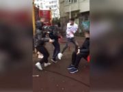 Băiat de 16 ani pus în genunchi şi bătut cu sălbăticie de trei adolescenţi, într-un parc din Bucureşti