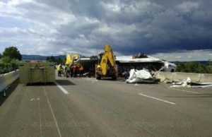 Microbuz cu români care veneau din Spania, spulberat de un TIR, în Franţa. Un mort şi mai mulţi răniţi grav