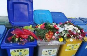 Prima zi de școală, din altă perspectivă: „Și? Azi, de ziua frumuseții, ați aruncat banii pe flori la coșul de gunoi și ați trimis copiii… ”