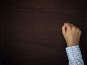 Tânăr bate la uşa mamei sale, la câteva luni după ce familia l-a înmormântat