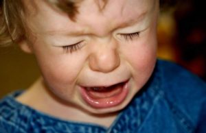 Copilaş român de 4 ani găsit plângând pe străzile din Cagliari, căutând cu disperare ajutor