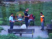 Alertă pentru un copilaş care plângea în hohote, la Piatra-Neamţ. Micuţul trăgea de părinţii căzuţi fără reflexe