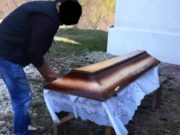 Bărbat fără familie, îngropat dezbrăcat într-un sac de plastic, la Spitalul de Psihiatrie Braşov