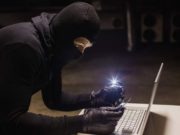 Cu o simplă cartelă SIM, doi români au furat peste 230.000 de lei din conturi bancare