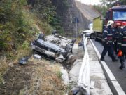 Masina răsturnată pe Defileul Jiului. Doua persoane încarcerate!