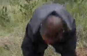 Momentul în care un bebeluș a fost salvat de la moarte, deși familia îl îngropase de viu, crezând că e mort.