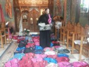 Pe el nu-l vede presa! Preotul care trimite sute de elevi sărmani la şcoală. „Nu mă opresc. N-am de gând să trag linie la 1.000 de copii ajutaţi“