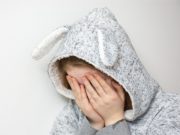 Vasile lucra prin sat cu ziua, când a dat peste copila de 11 ani, care i-a căzut cu tronc. Cum nu a fost niciodată căsătorit, a decis că a venit momentul să facă pasul cel mare. Dar ce a urmat este cu totul neașteptat