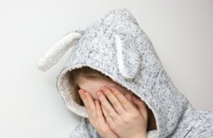 Vasile lucra prin sat cu ziua, când a dat peste copila de 11 ani, care i-a căzut cu tronc. Cum nu a fost niciodată căsătorit, a decis că a venit momentul să facă pasul cel mare. Dar ce a urmat este cu totul neașteptat