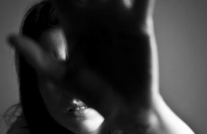 Adolescentă dispărută de un an, găsită în Statele Unite după ce mama ei a văzut-o în filme pentru adulţi