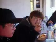 Doi jurnaliști din Coreea de Sud au venit în România pentru un documentar turistic. După 45 de zile petrecute la noi, au ajuns la o concluzie cu totul neașteptată. „Chiar asta e impresia pe care ne-o lasă această țară”