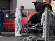 Un bărbat şi-a ucis fosta soţie pe stradă, poliţia va aresta pe oricine va difuza imagini cu crima sălbatică