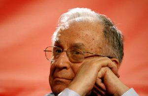 Ion Iliescu ar putea suferi o nouă operație de montare a unui stent Citeşte întreaga ştire: Ion Iliescu ar putea suferi o nouă operație de montare a unui stent