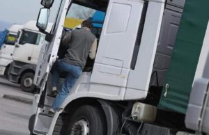 Mesajul tulburător al fiicei unui şofer de camion: „Şofatul e viaţa voastră, dar viaţa copiilor sunt tăticii lor!”