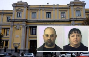 Doi români au bătut un bătrân italian, apoi l-au înecat în mare. Procurorii cer închisoare pe viaţă pentru criminali