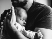 Iartă-mă copile, că te-am certat când trebuia să te iert, că m-am încruntat când trebuia să zâmbesc…