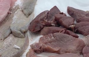 Mizerie şi mâncare expirată găsite într-unul dintre cele mai cunoscute hipermarketuri