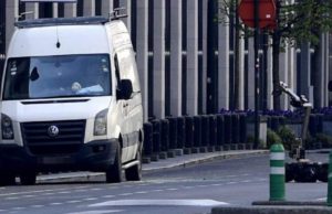 Şofer român arestat în Belgia, 11 migranţi, între care şi copii, găsiţi ascunşi în duba lui