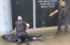 Mai mulţi oameni înjunghiaţi în cel mai mare mall din Manchester, Marea Britanie