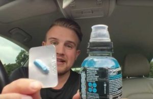 I-a strecurat o Viagra în băutură celui mai bun prieten. Ce i s-a întâmplat bărbatului e șocant