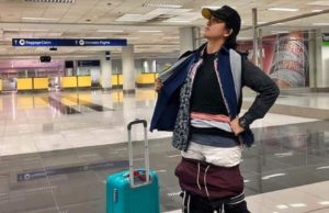 O femeie s-a urcat în avion cu 3 perechi de pantaloni, 5 tricouri și 3 geci pe ea, pentru a nu plăti taxa pe bagaj