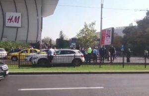 Şoferul din Bucureşti care a dat cu maşina peste pietoni a cerut-o de nevastă pe vânzătoarea magazinului în care se ascundea de poliţişti