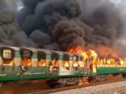 Imagini cu puternic impact emoțional. Cel puțin 65 de morți după ce un tren a luat foc în Pakistan: „Oamenii au sărit din vagoanele aflate în mers”