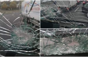 Şofer român de TIR atacat de zeci de migranţi, pe autostradă, în Franţa: „Au vrut să intre în cabină”