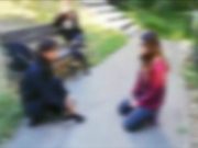 VIDEO | Două fete de 13 ani s-au filmat cum judecă şi pedepsesc crunt, în stradă, o altă fată, la Slatina