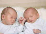 Și-a văzut gemenii cum mor pe patul de spital. Dramă fără margini într-o familie, după erori încă nedeslușite