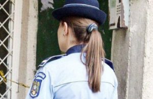 Poliţistă trasă de păr, lovită cu pumnii şi picioarele în Eforie Sud. Agresorii au fost condamnaţi