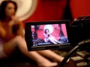 În culisele videochatului. Mărturii șocante despre fanteziile clienților. Mii de dolari pentru a sparge portocale cu mâna sau o partidă de somn