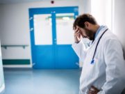 Medici uluiţi de starea în care se afla o tânără mamă a doi copii din Iaşi, bătută de soţ. Au chemat imediat Poliţia