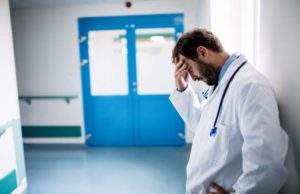 Medici uluiţi de starea în care se afla o tânără mamă a doi copii din Iaşi, bătută de soţ. Au chemat imediat Poliţia