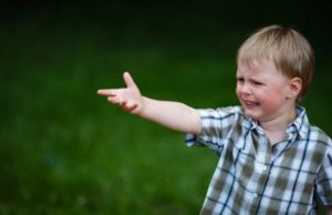 Tragedie la Buzău, după ce un tată a trei copiii mici şi-a pus capăt zilelor. Apel de ajutor