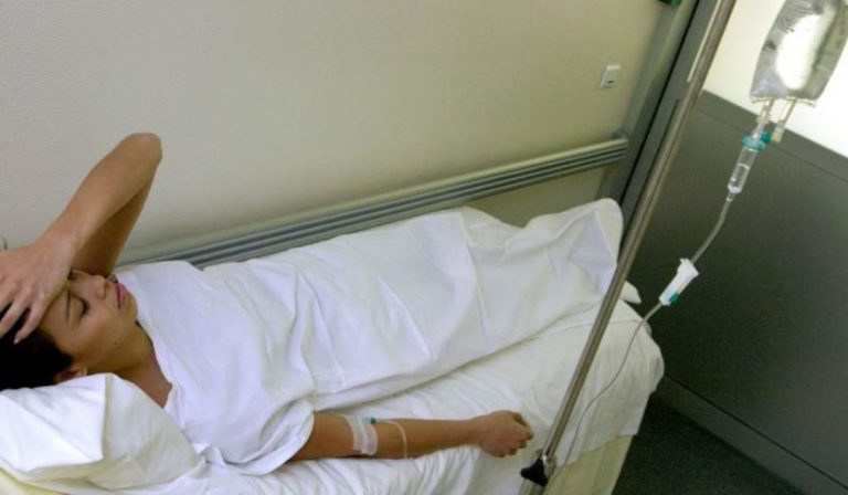 Angajata unui magazin din Iaşi, obligată de şefi să muncească după ce a făcut comoţie într-un accident de muncă