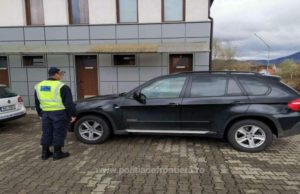 Bărbat deposedat de poliţişti, în trafic, de bolidul de lux pe care îl conducea, în Satu Mare