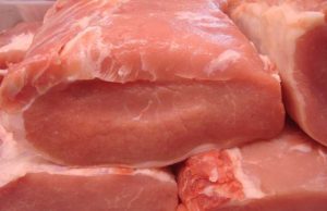 Peste o tonă de carne infestată cu pestă porcină, vândută în piața din Târgu-Jiu